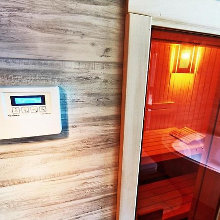 Sauna, Big Jacuzzi , Khreshchatyk Apartments Киев Екстериор снимка