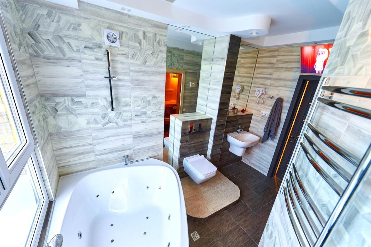 Sauna, Big Jacuzzi , Khreshchatyk Apartments Киев Екстериор снимка