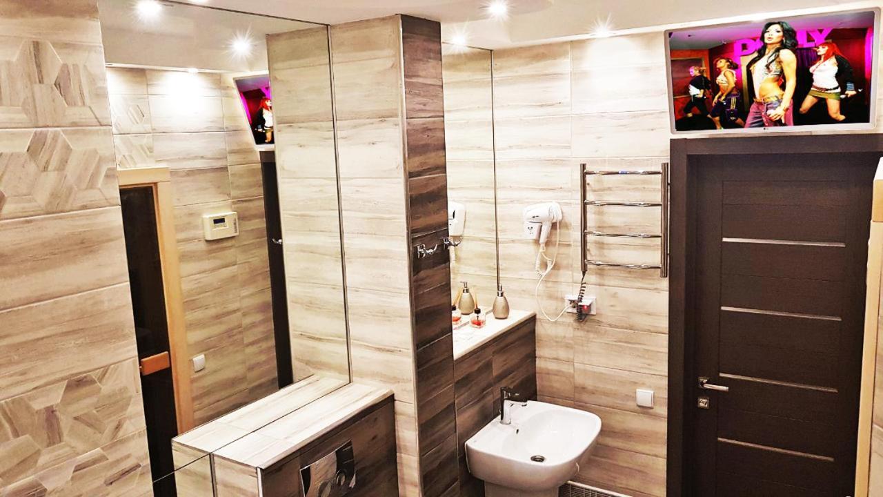 Sauna, Big Jacuzzi , Khreshchatyk Apartments Киев Екстериор снимка